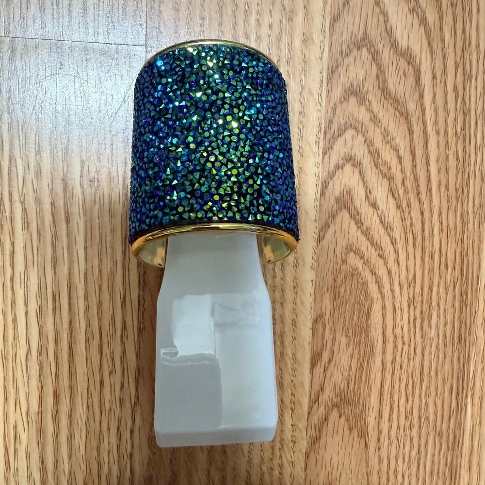 Bath & Body Works Wallflowers Iridescent Blue Green Rhinestone Gold Plug In‎
